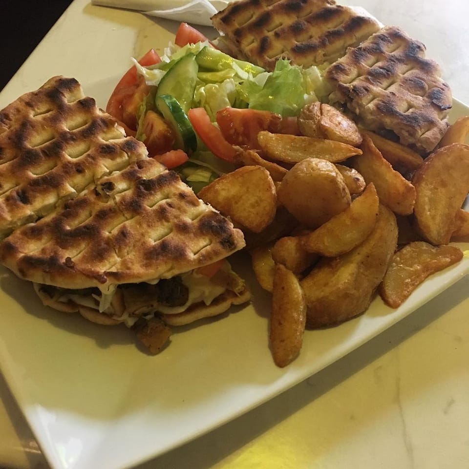 Greek chicken pitta