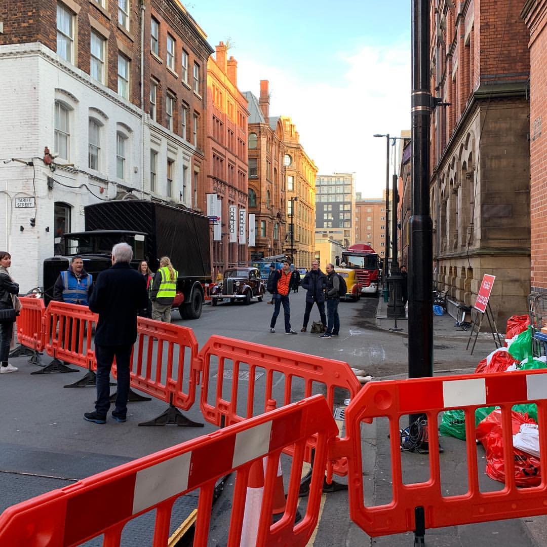 They be filming something